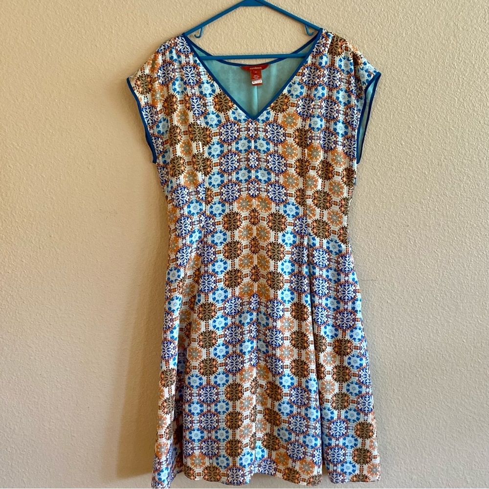 Sundance Dress - Modern Heritage ~ V-neck Sleeveless ~ Size 12
100% silk